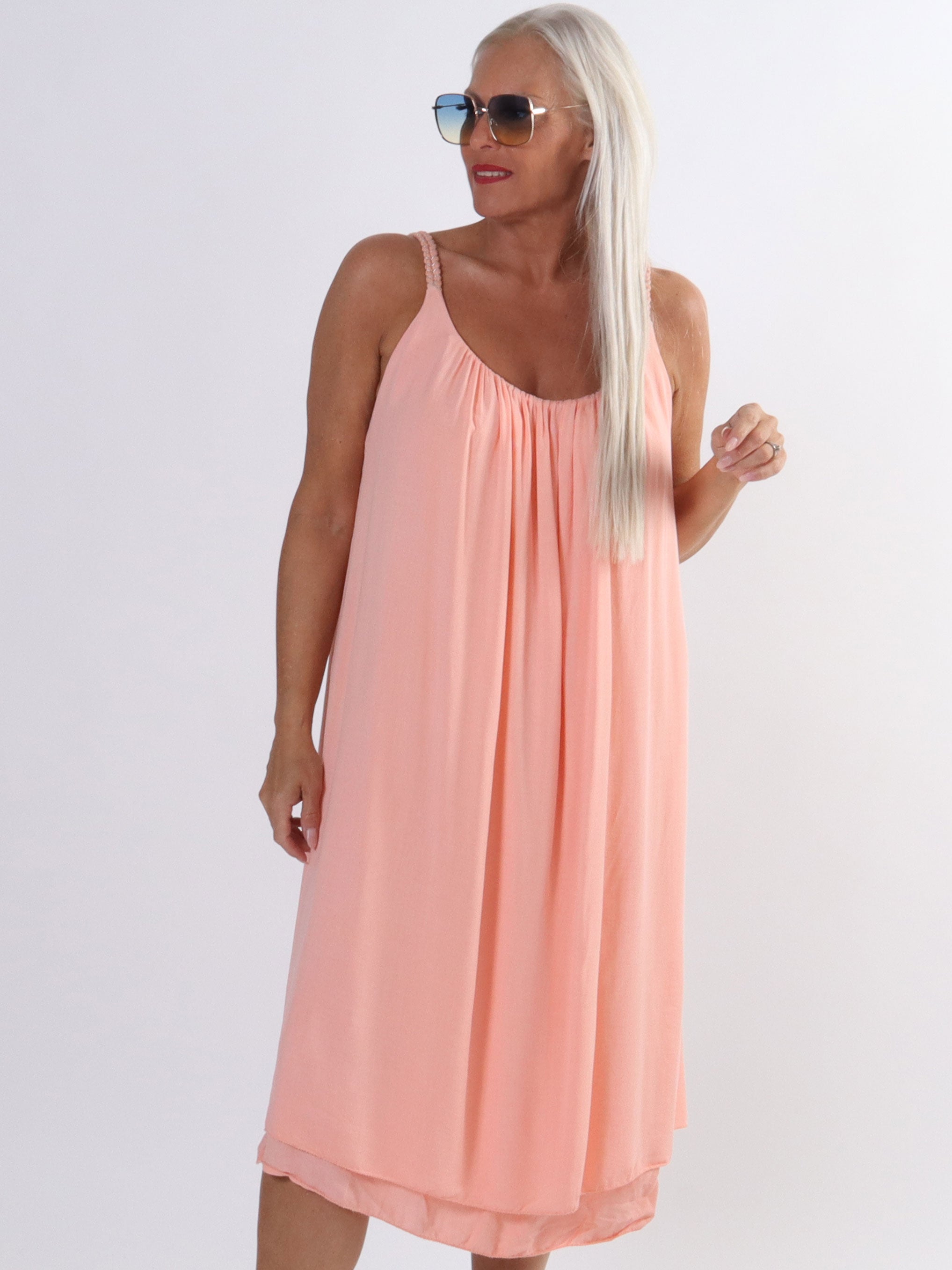 Asia Dress - Sød plus size kjole i viskose med flettet stropper